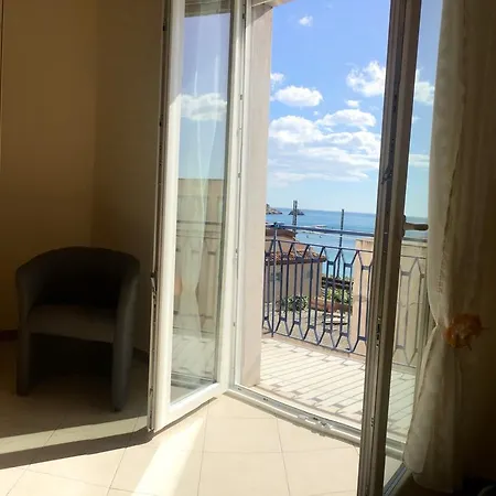 Holiday Rentals * تاورمينا