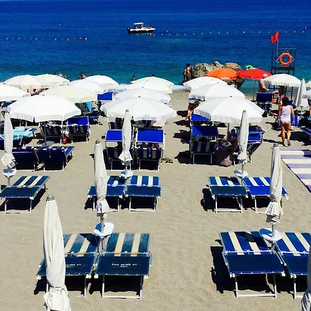 Holiday Rentals *